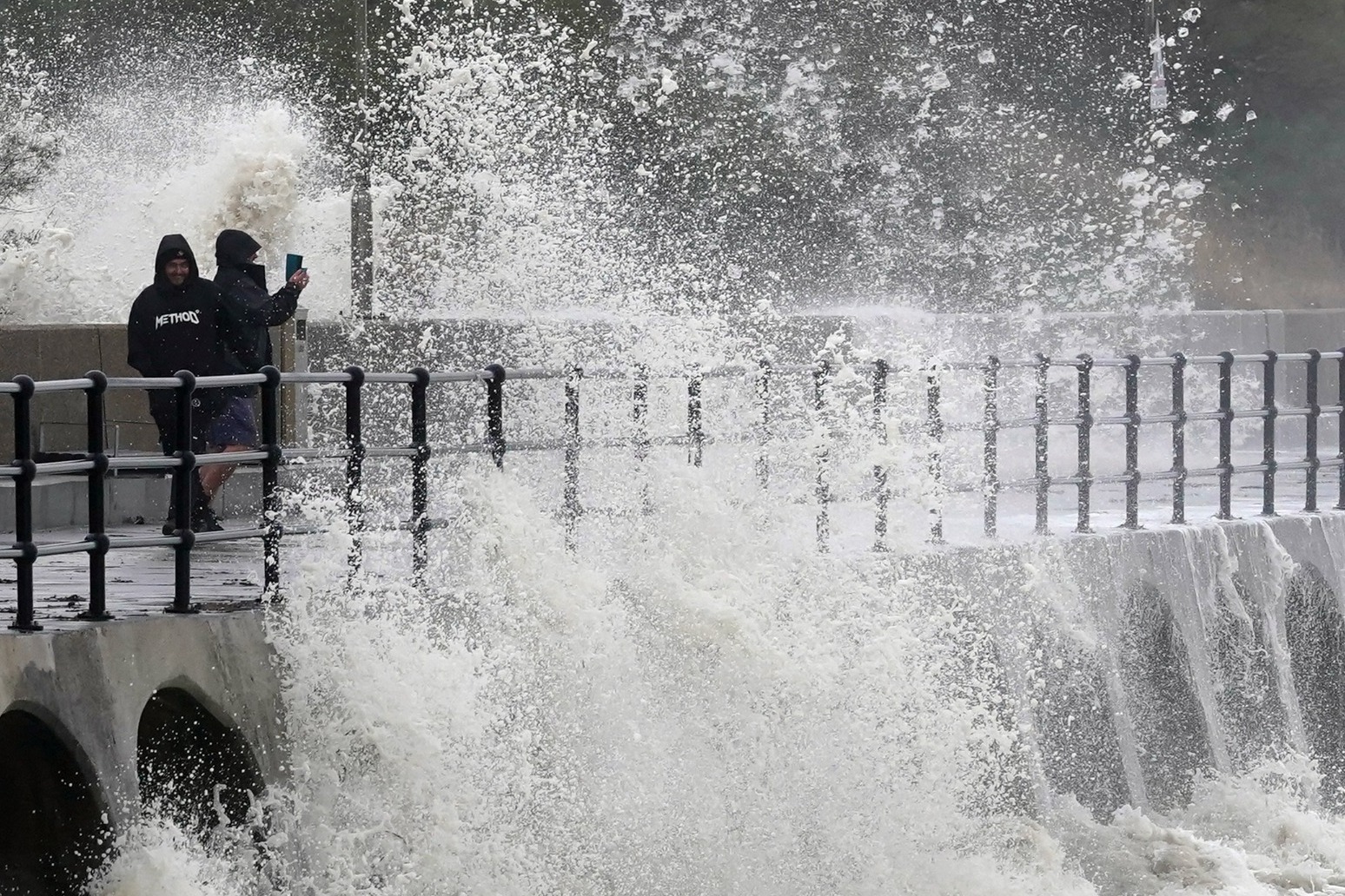 Storm Debi forecast to bring gale force winds to parts of UK 
