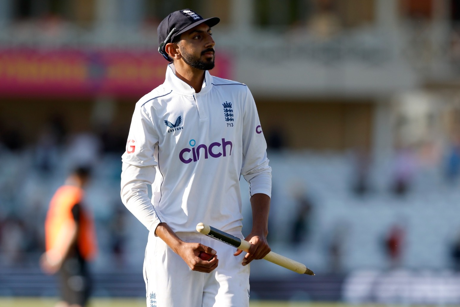 England win by 241 runs to clinch Test series 