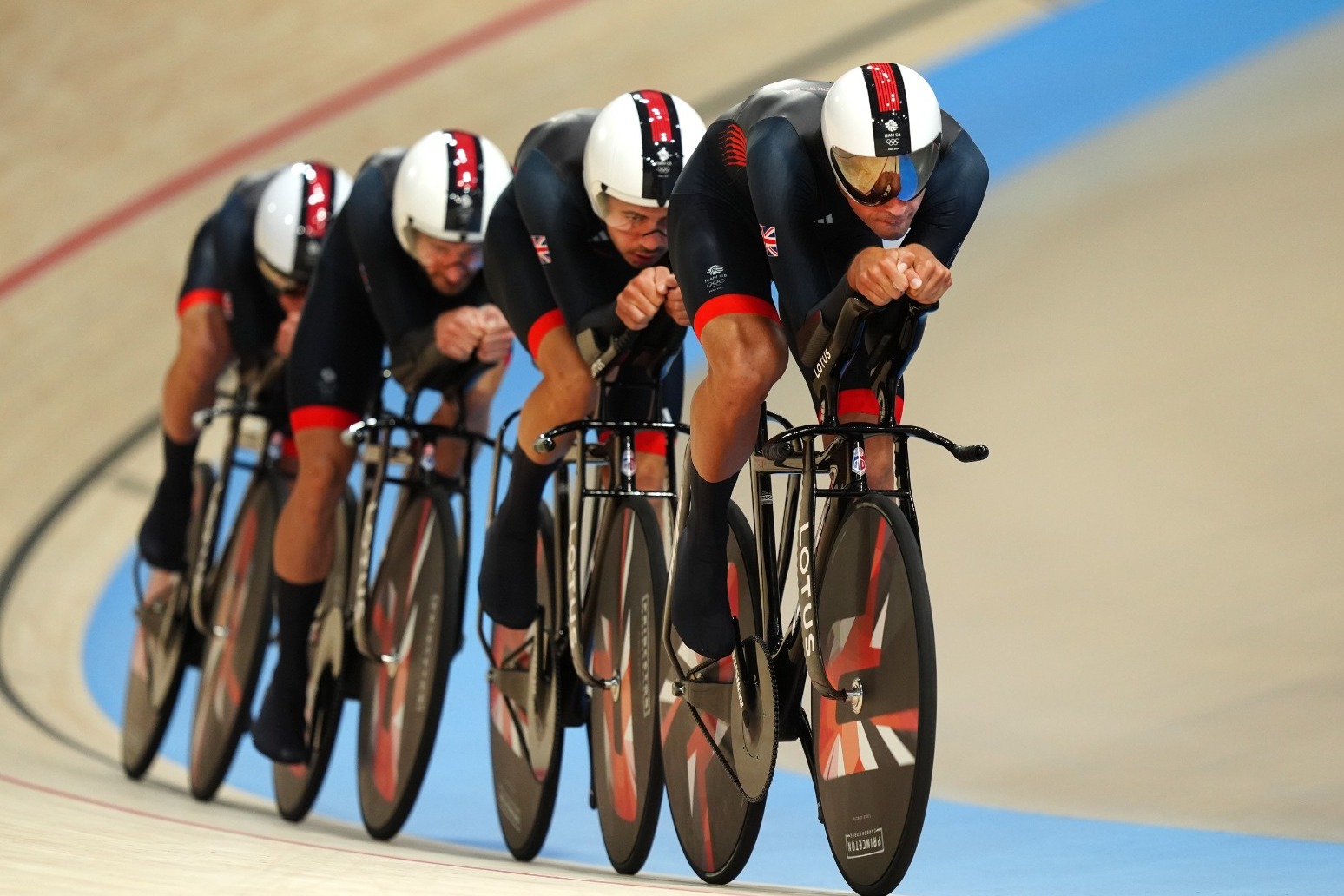 Great Britain take team pursuit silver after Ethan Hayter slip on final lap 