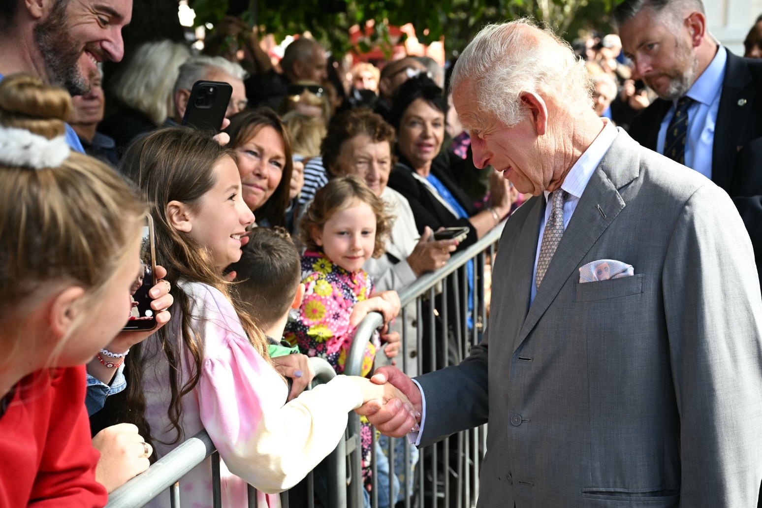 King arrives in Southport to meet knife attack survivors 