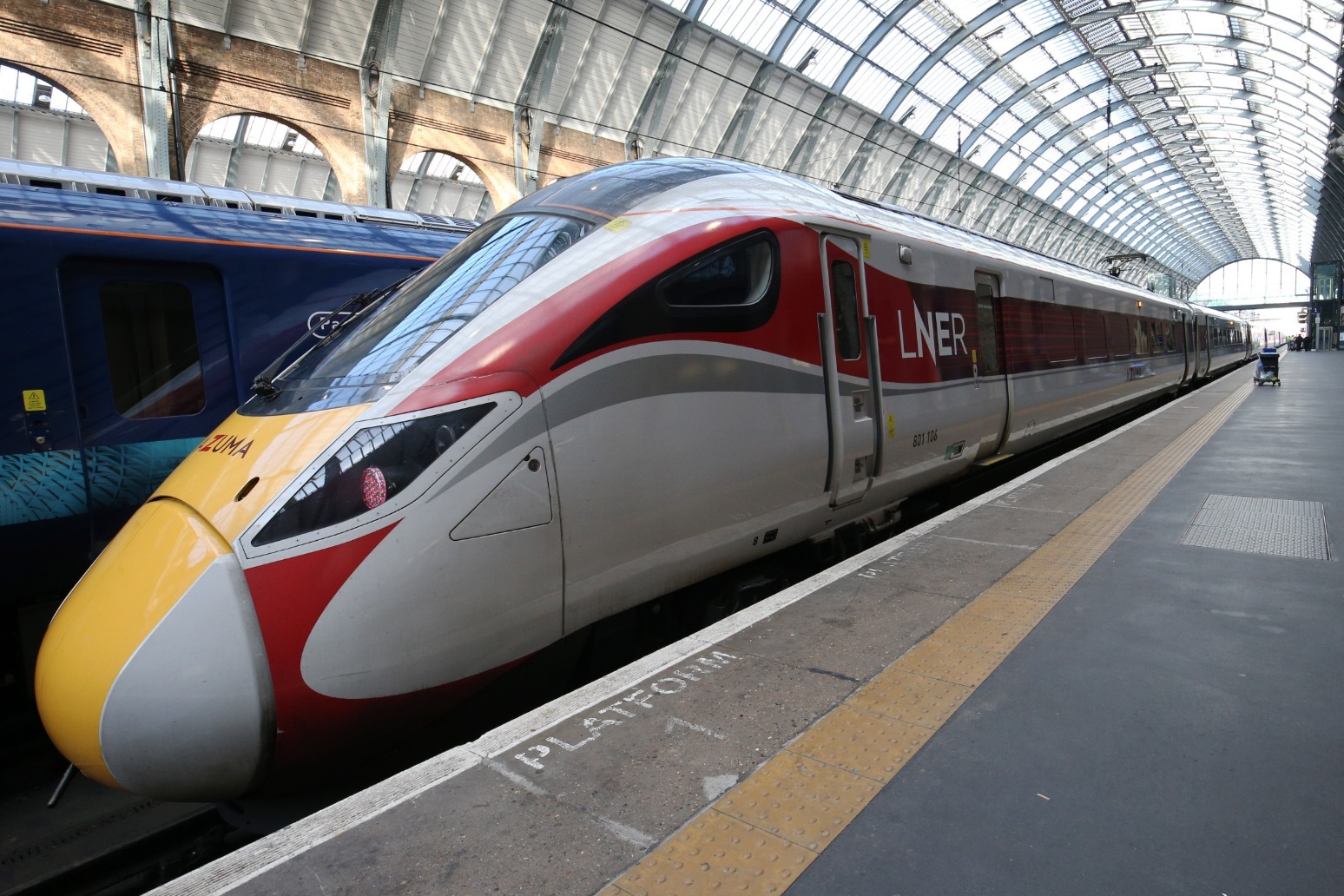 LNER drivers to stage weekend strikes claiming breakdown in industrial relations 