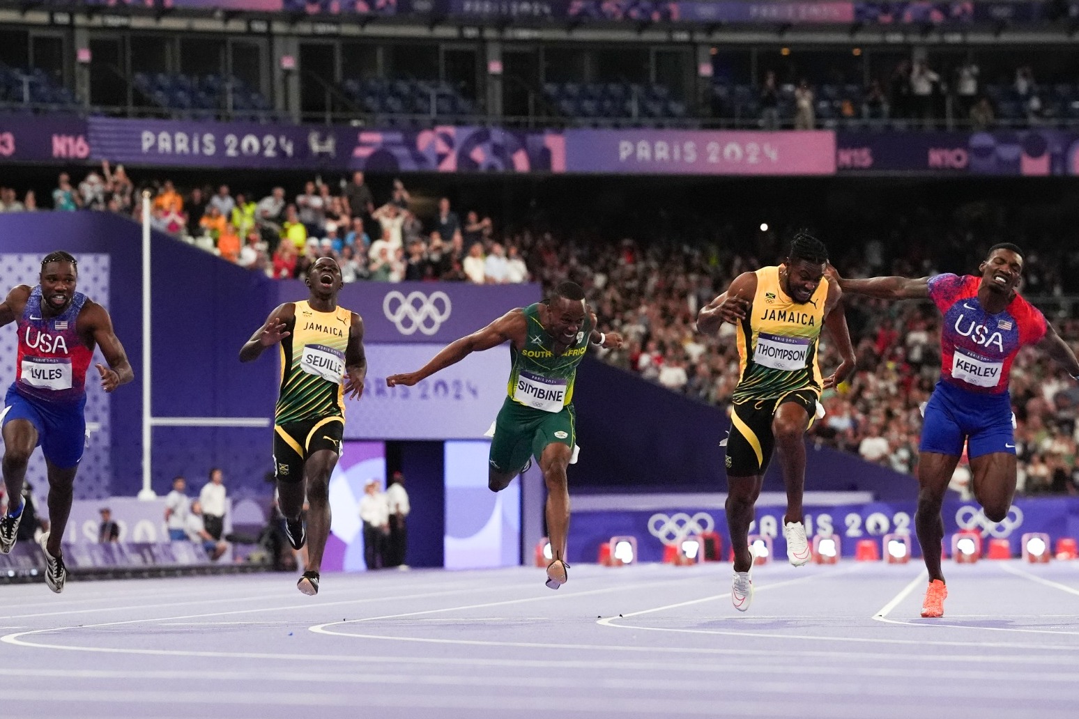 Noah Lyles edges out Jamaican Kishane Thompson to win men’s 100 metres title 