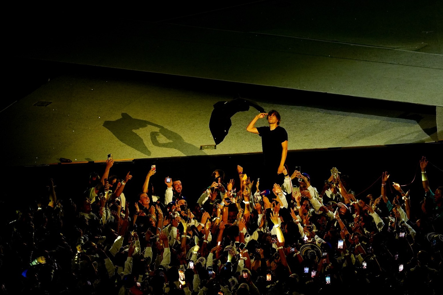 Olympics closing ceremony kicks off with golden voyager and French musicians 