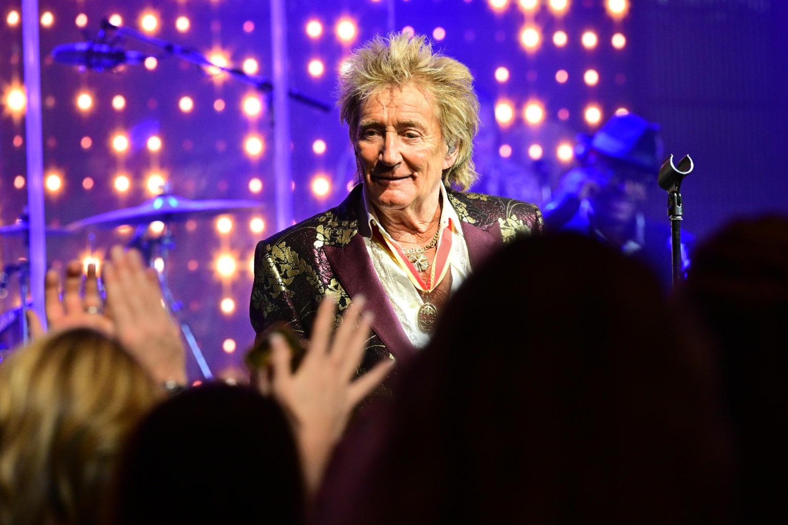 Sir Rod Stewart postpones two US shows after developing Covid-19 