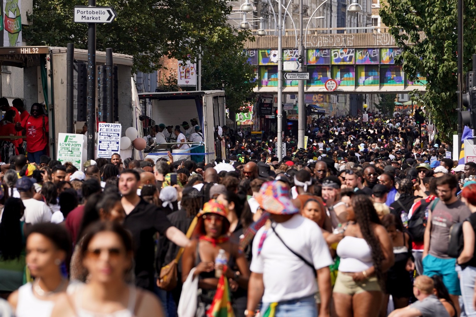 Three men arrested over stabbing of mother at Notting Hill Carnival 