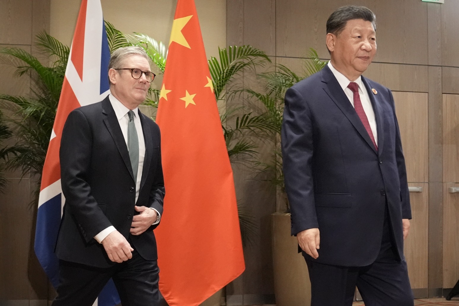 Starmer calls for ‘respectful’ relationship with China in meeting with Xi 